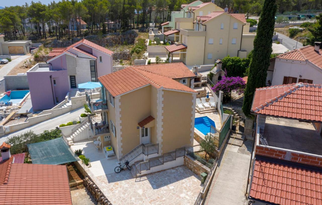 Apartments Listes Милна Экстерьер фото