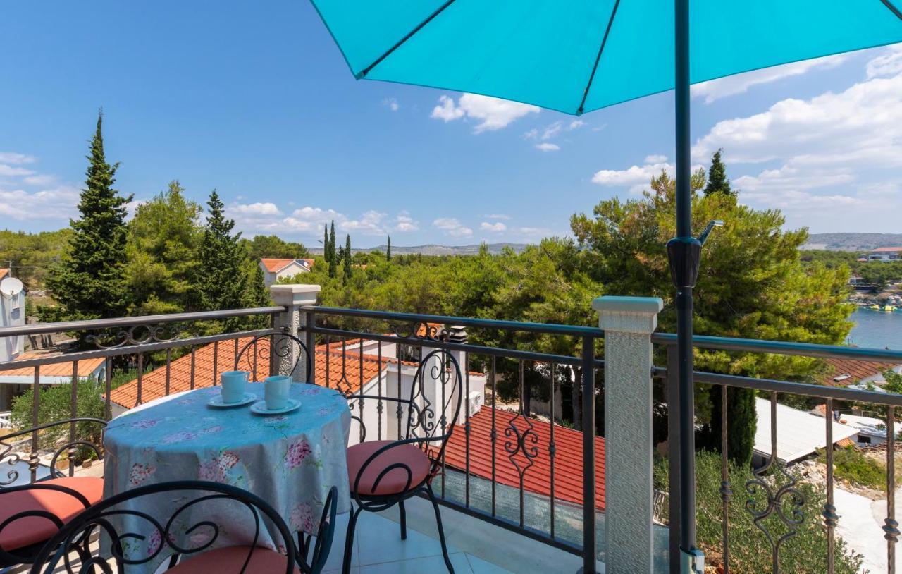Apartments Listes Милна Экстерьер фото