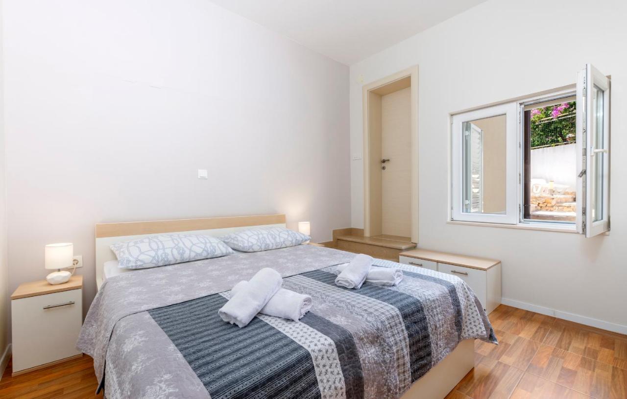 Apartments Listes Милна Экстерьер фото