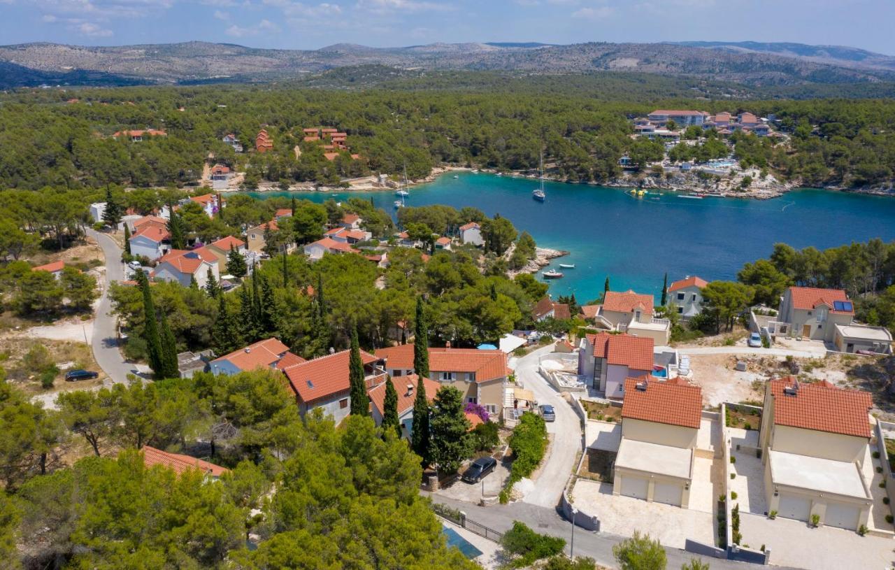 Apartments Listes Милна Экстерьер фото