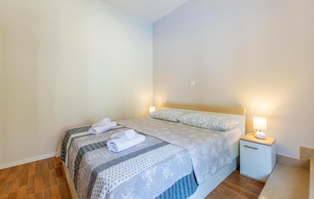 Apartments Listes Милна Экстерьер фото