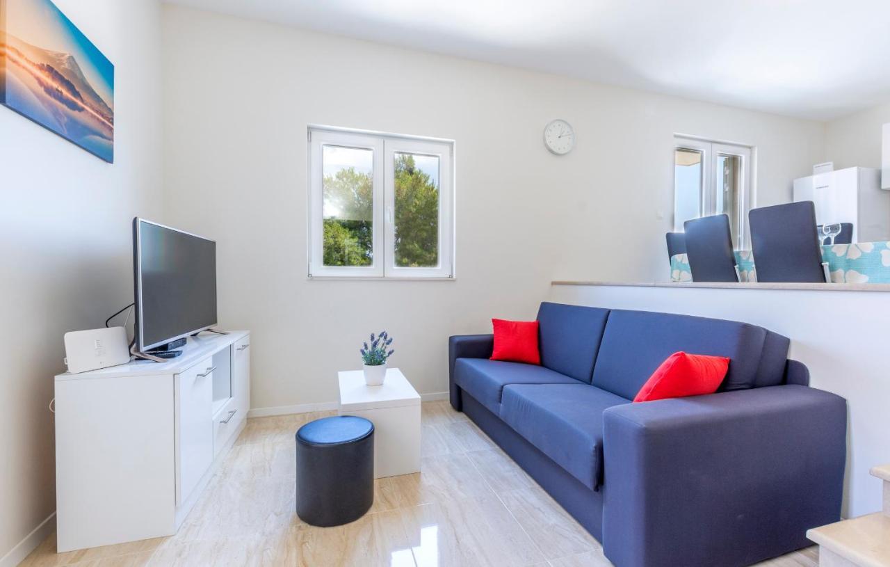 Apartments Listes Милна Экстерьер фото