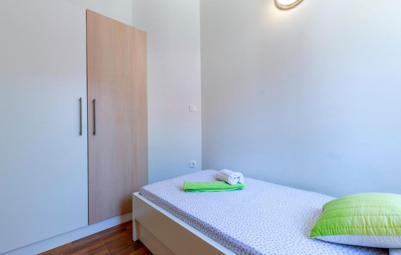 Apartments Listes Милна Экстерьер фото