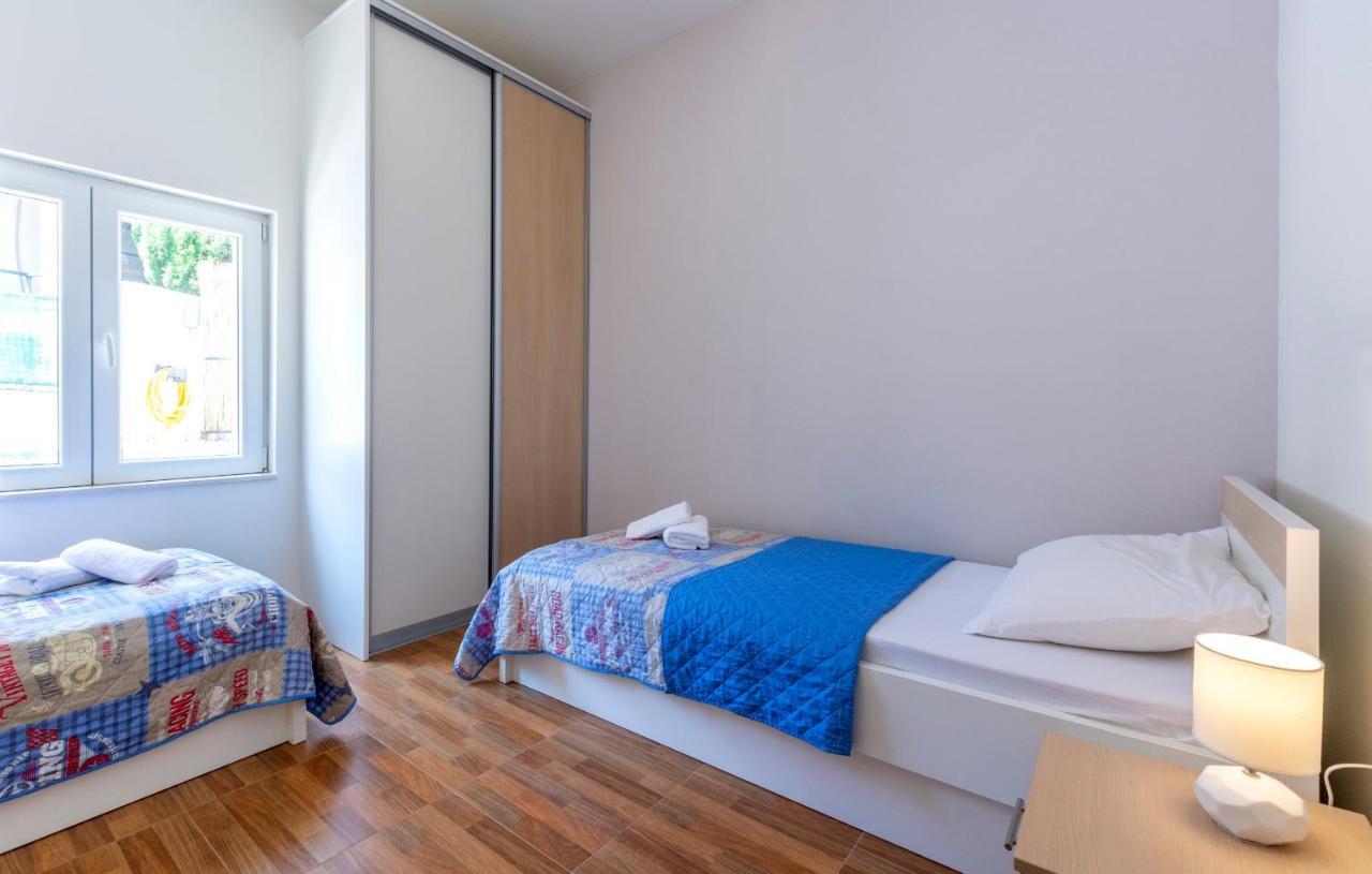 Apartments Listes Милна Экстерьер фото